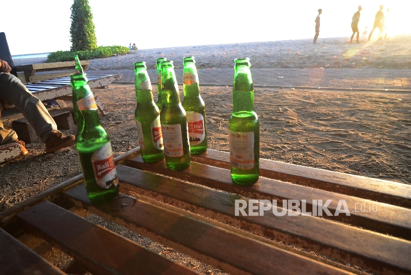 Miras, minuman beralkohol di salah satu kawasan hotel di Bali. Kamis (19/5). (Republika/Musiron)