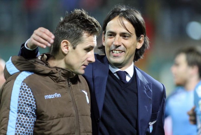 Miroslav Klose (kiri) saat masih berseragam Lazio, bersama pelatih Elang Biru, Simone Inzaghi.