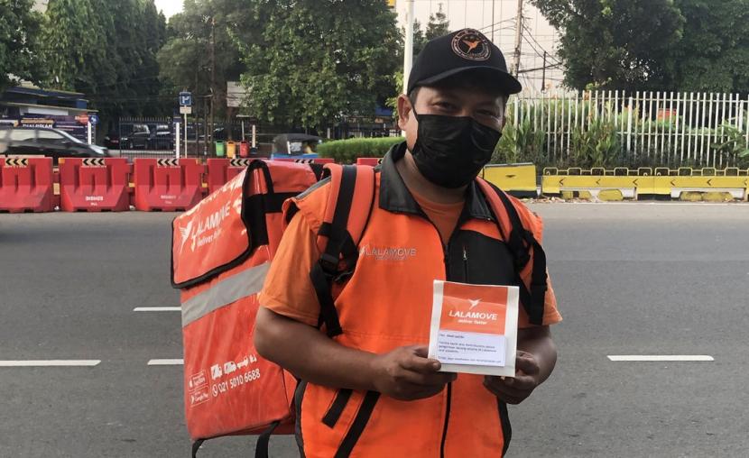 Mitra pengemudi Lalamove Indonesia mendapatkan health kit.