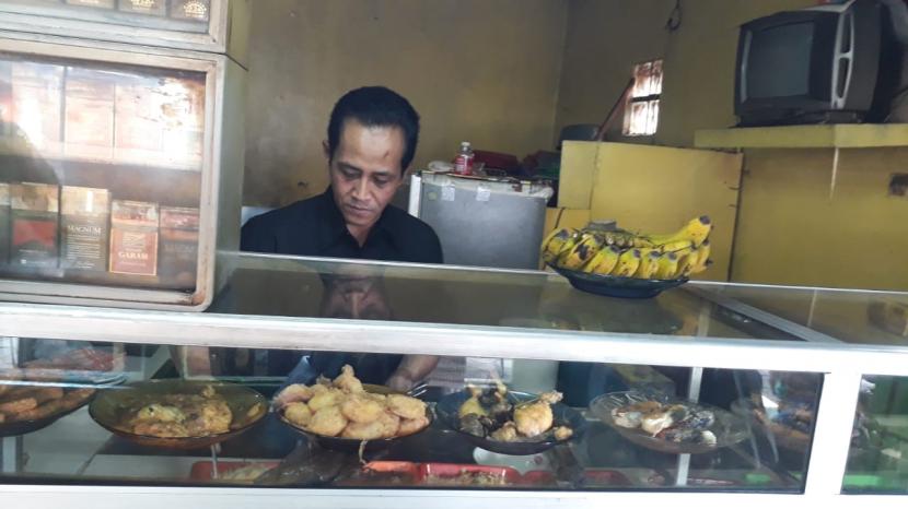 Mitratel yang merupakan anak perusahaan Telkom Indonesia, bekerja sama dengan 50 warung makan di seluruh Indonesia menyediakan layanan sarapan gratis.