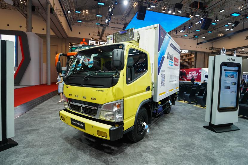 Mitsubishi Fuso, Canter FE 71 dilengkapi dengan fitur baru Runner Telematics. Total ada enam fitur baru.