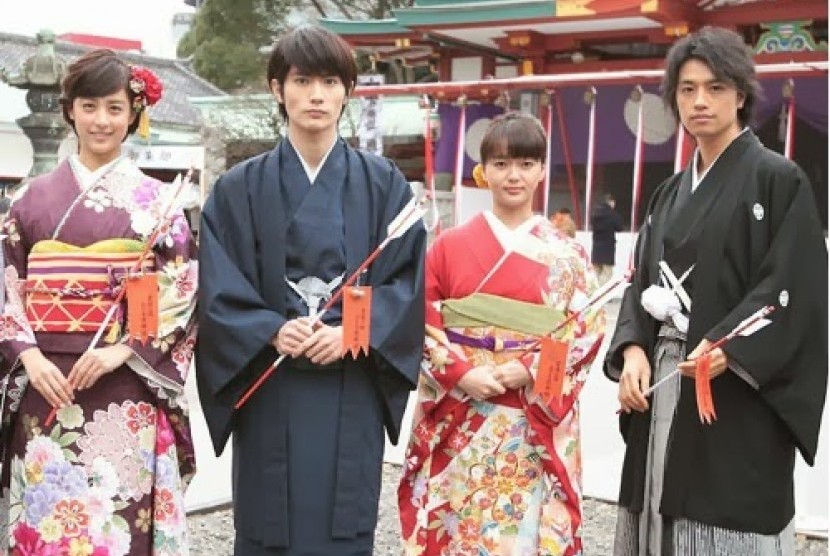 Aktor Haruma Miura (dua dari kiri) telah membintangi banyak drama sejak remaja sampai akhir hayatnya pada usia 30 tahun.