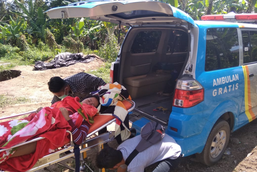 Mobil ambulans gratis yang disediakan lembaga Solo Peduli