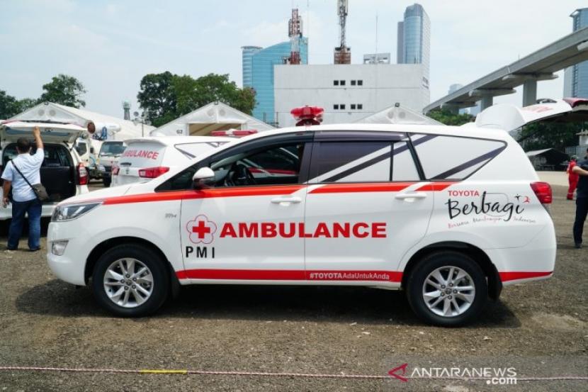Mobil ambulans sumbangan dari Toyota Indonesia