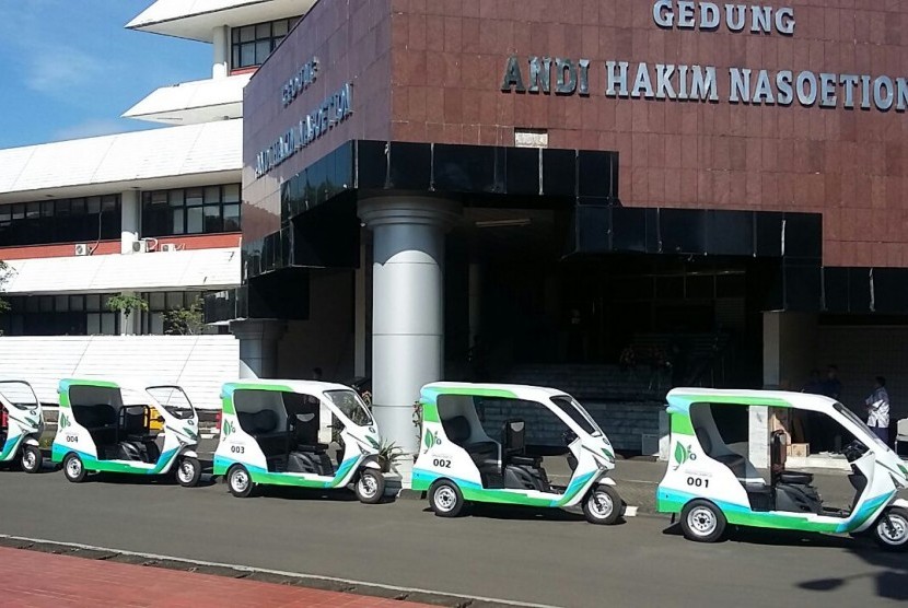 Mobil berbahan bakar gas hasil rancangan Dr Desrial dan Tim Fateta IPB.