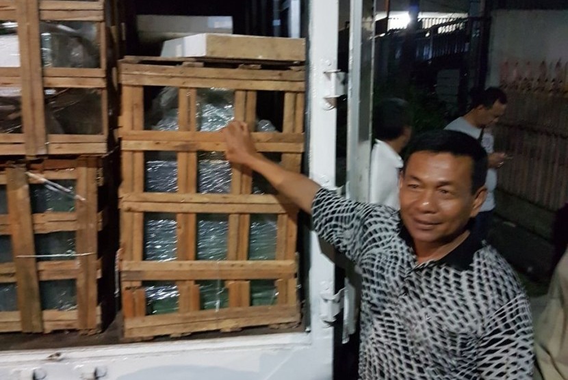 Mobil box berisi narkotika jenis sabu sebanyak 300 kilogram berhasil diamankan Badan Narkotika Nasional (BNN) di Pluit, Jakarta Utara, Rabu (26/7).