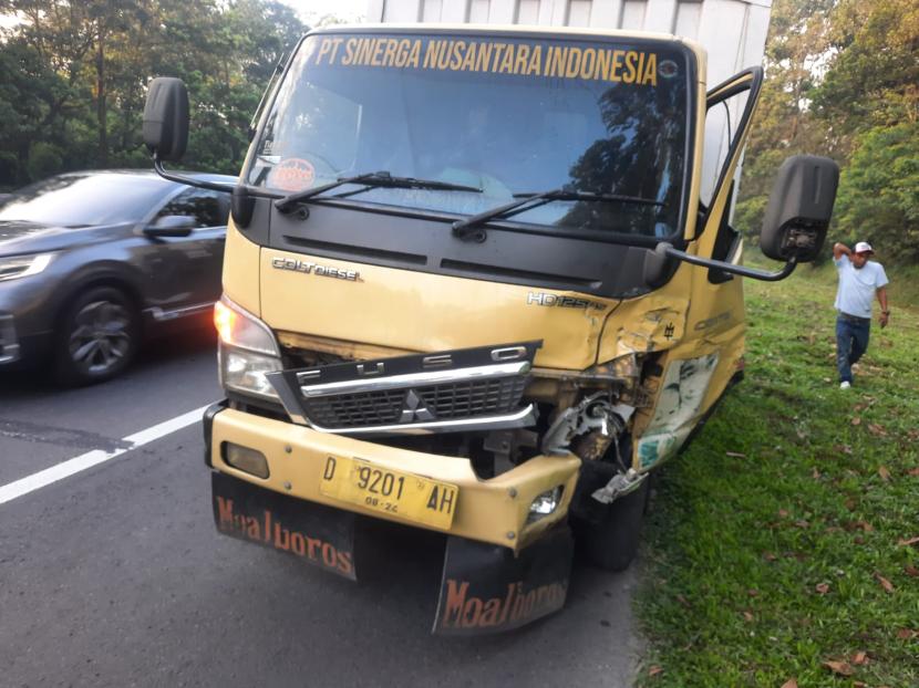Mobil box salah satu kendaraan yang terlibat kecelakaan di Tol Cipularang, Senin (6/5/2024).
