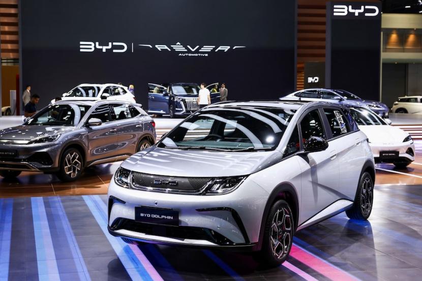 Mobil BYD EV dipamerkan di Bangkok International Motor Show ke-45 di Bangkok, Thailand, 25 Maret 2024.