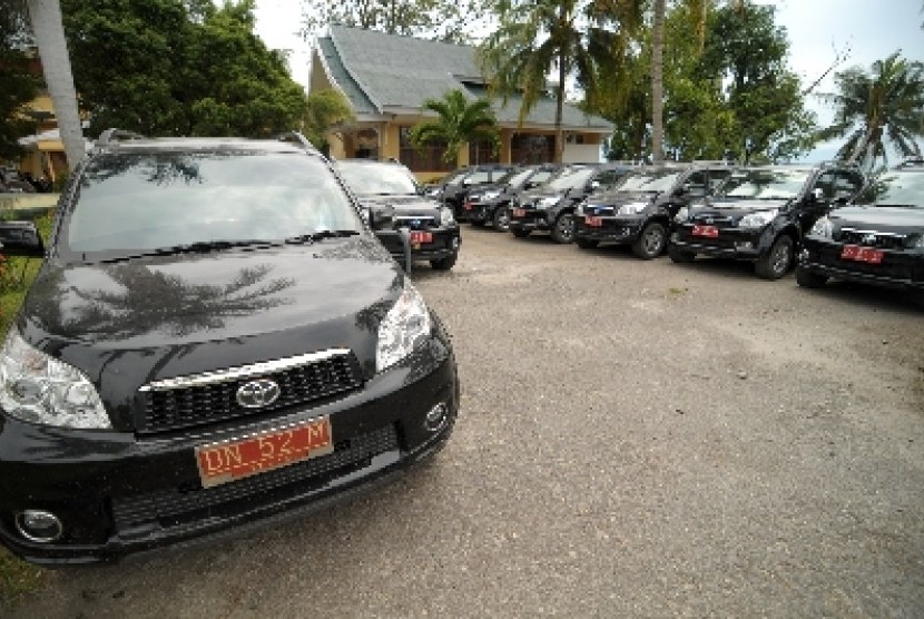 Mobil dinas (ilustrasi).Polisi masih memburu komplotan pencuri aki mobil dinas yang tengah terparkir di kantor Wali Kota Jakarta Pusat.