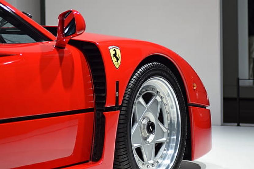 Kecepatan mobil hybrid terbaru Ferrari bisa melebihi 330 Km/Jam.