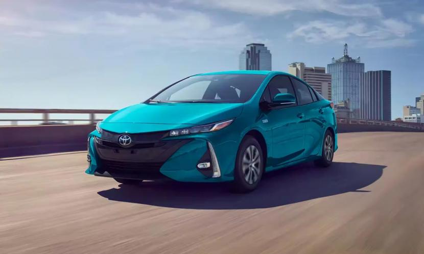 Mobil hybrid Toyota layak disebut sebagai tonggak masa depan berkendara yang lebih efisien, rendah emisi dan hemat bahan bakar. 