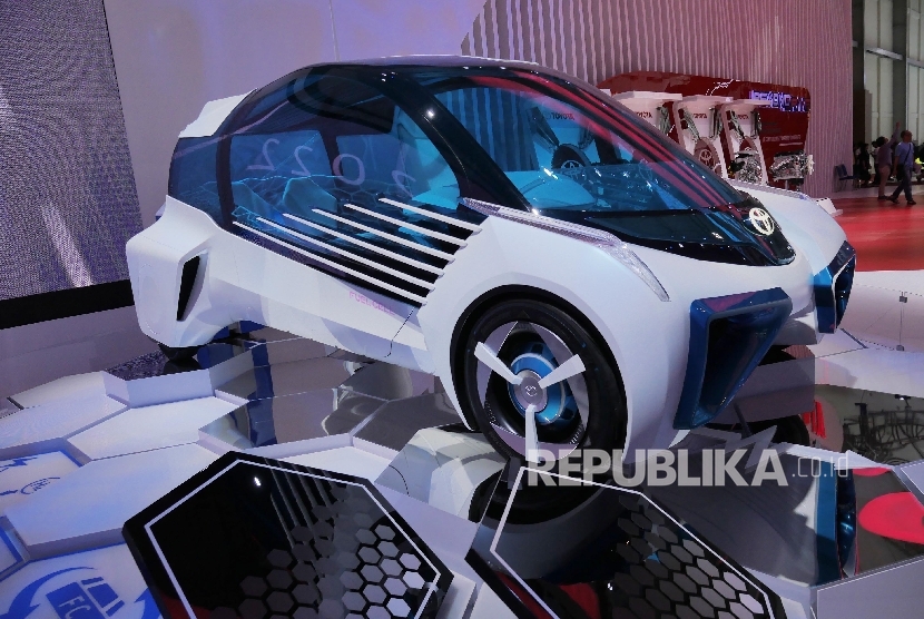 Mobil konsep Toyota FCV dipamerkan di booth Toyota pada ajang GIIAS 2016 (ilustrasi).