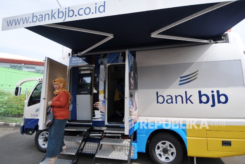 mobil layanan keliling Bank Jabar Banten (BJB)