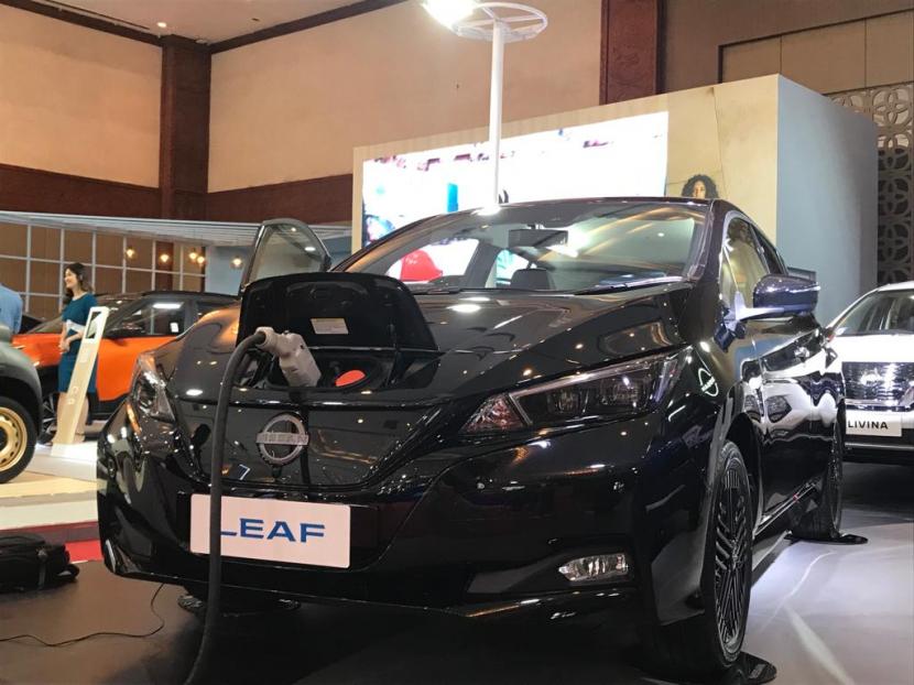 Mobil listrik Nissan Leaf.