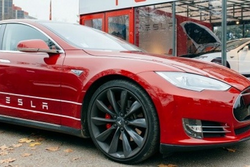 750 Mobil Listrik Tesla Terbaik