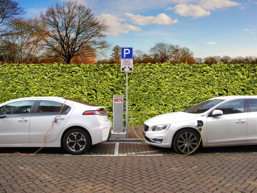 Ekosistem kendaraan listrik dapat mempercepat langkah menuju era net zero emission (NZE) atau emisi nol karbon pada 2060.