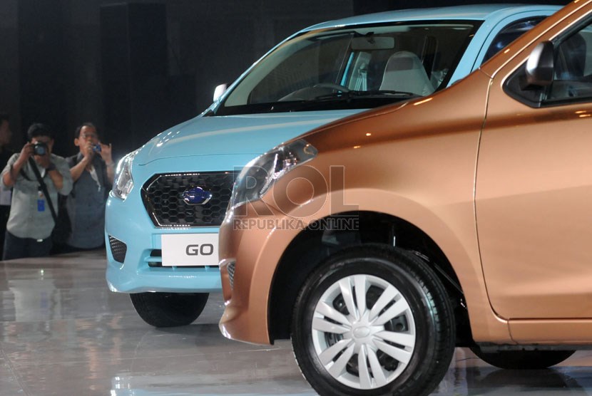 Datsun's low-cost green cars (LCGC) are on display in an expo. (Illustration)