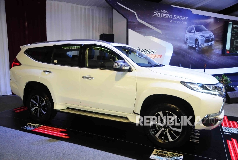  Mobil Mitsubisi All New Pajero Sport saat uji coba di BizPark, Kuningan, Jakarta, Kamis (25/2). 