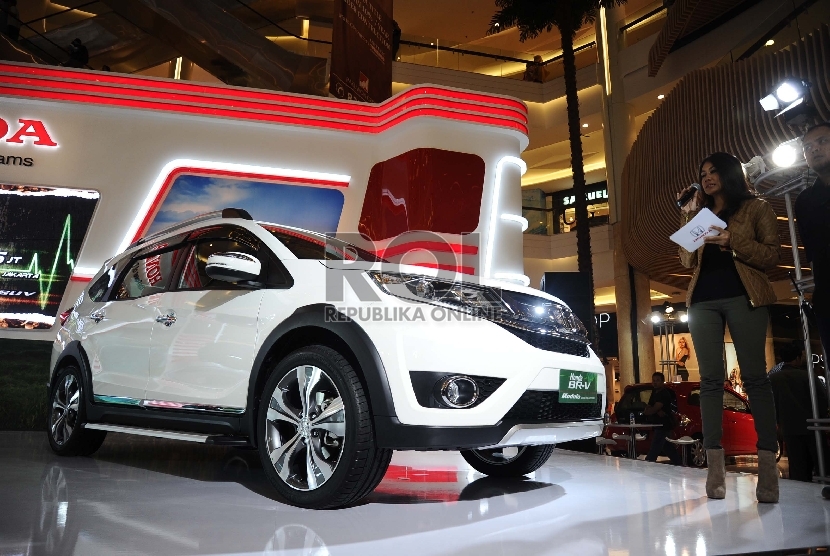  Mobil MPV type Honda BR-V 1.5 diperlihatkan di pusat perbelanjaan di Jakarta, Rabu (2/12).  (Republika/ Tahta Aidilla)