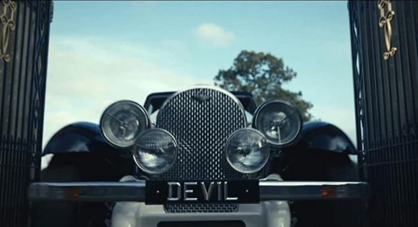 Mobil Panther De Ville yang digunakan dalam film Cruella.