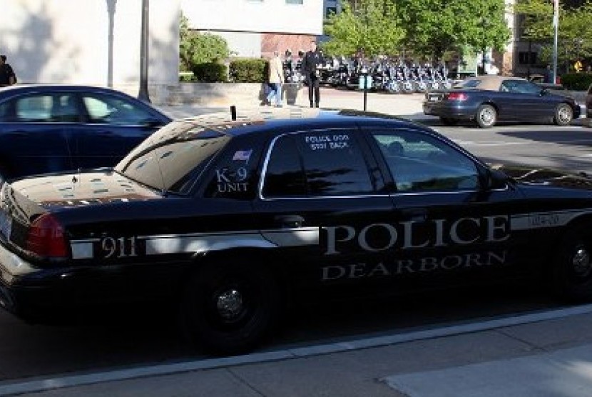 Mobil patroli Kepolisian Dearborn Heights. Kepolisian kota itu memutuskan memberi menu halal kepada tahanan Muslim.