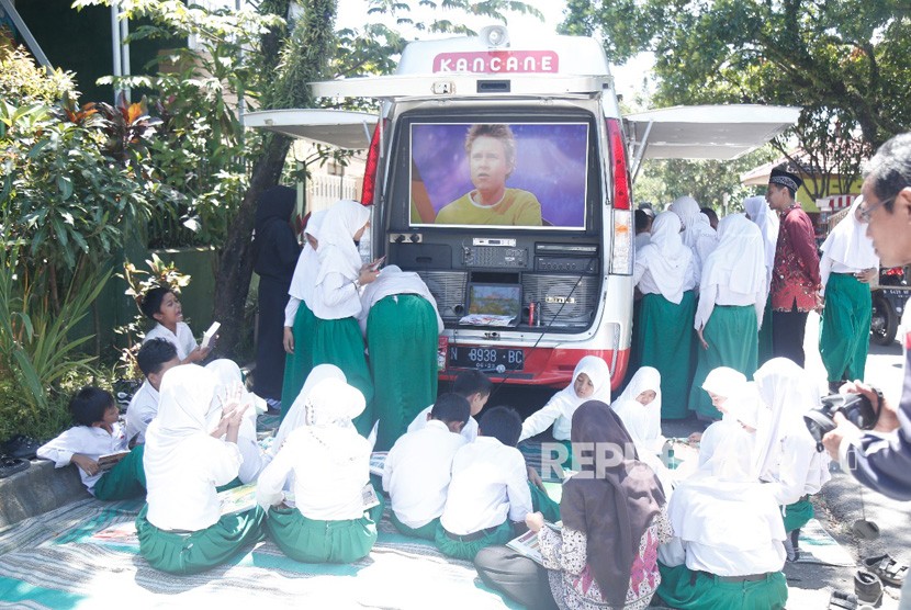 Mobil Pintar Universitas Muhammadiyah Malang (UMM) yang disebut dengan Mobil Kamis Membaca (KaCa) untuk pertama kalinya memulai perjalanan di Pulau Jawa. Kali ini Mobil KaCa mengunjungi SD Muslimat NU 1 Sukun, Kota Malang, Jawa Timur. 