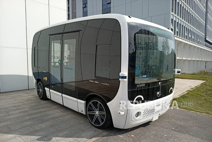 Mobil pintar yang diperuntukkan bagi taksi tanpa pengemudi produksi King Long, pabrikan asal Kota Changsha, Provinsi Hunan, China.