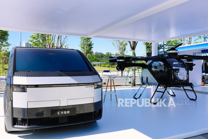 XPENG Pamer Empat Inovasi Physical AI: VLA 2.0, Robotaxi, IRON, hingga Mobil Terbang di AI Day 2025