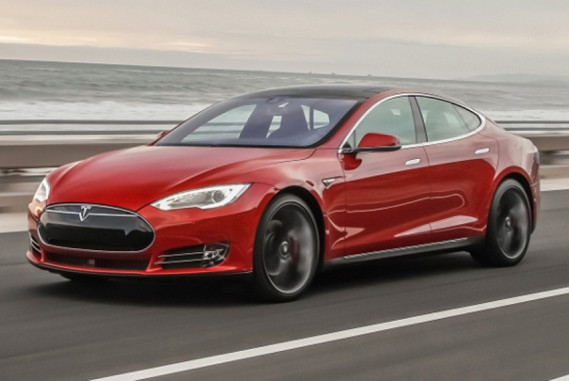 Mobil Tesla S