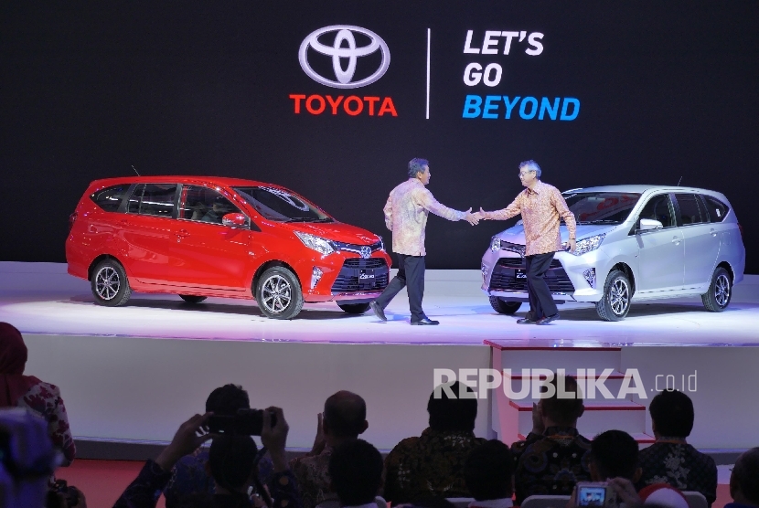  Mobil Toyota Calya secara resmi diluncurkan di ajang GIIAS 2016, Kamis (11/8). (Republika/ Yogi Ardhi)