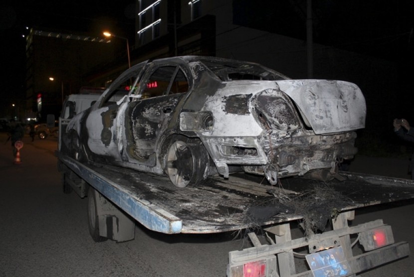 Mobil yang digunakan untuk meletakkan bom di depan Konsulat AS di Erbil, Jumat (17/4).