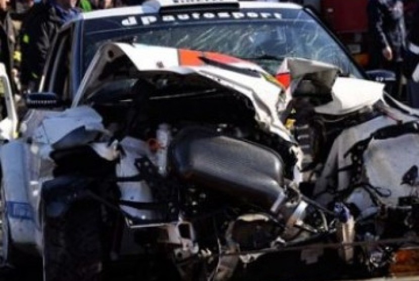 Mobil yang dikendarai Robert Kubica dalam relli di Italia hancur setelah menghantam dinding pembatas