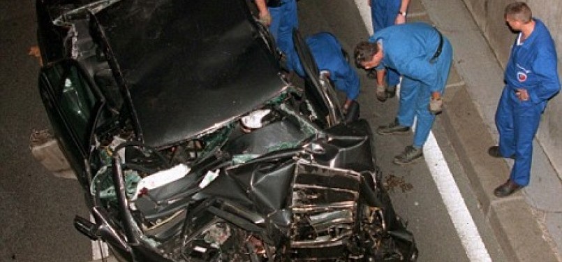 Mobil yang ditumpangi Puteri Diana saat kecelakaan yang menewaskannya