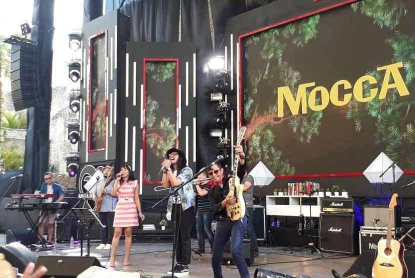 Mocca featuring Mono Burgerkill dalam gelaran Soundrenaline 2018