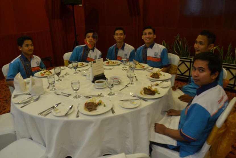 Model pengetahuan table manner