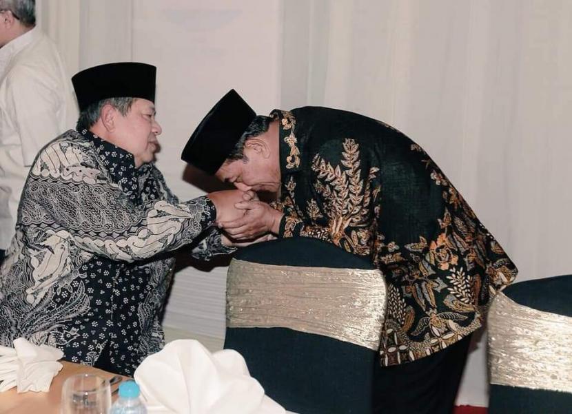 Moeldoko kala mencium tangan Presiden SBY