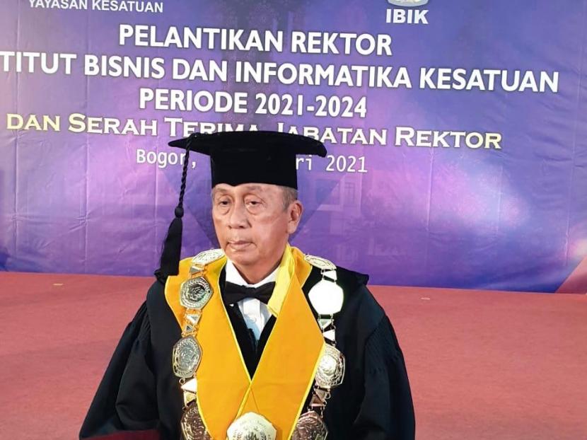 Eks Ketua BPK, Prof Moermahadi Soerja Djanegara menjadi rektor Institut Bisnis dan Informatika Kesatuan (IBIK) Bogor.