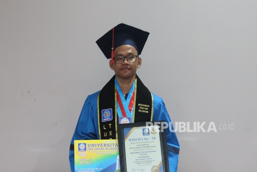 Teysar, Peraih Cumlaude UBSI Kampus Sukabumi yang Meniti Karier IT Sejak di Bangku Kuliah