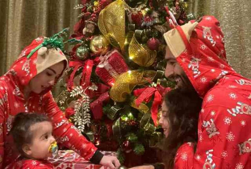 Foto dengan pose Natal bintan Liverpool, Mohamed Salah, menua pro dan kontra