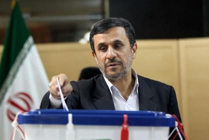 Mohammad Ali Dakhah menjadi salah satu aktivis yang dipenjara karena menentang pemilu presiden 2009 lalu yang dianggap curang. Pemilu itu memenangkan kembali Mahmoud Ahmadinejad sebagai Presiden untuk kedua kali