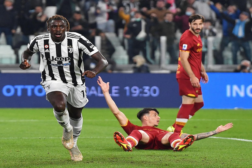 Moise Kean merayakan golnya pada menit ke-16 dan menjadi satu-satunya gol yang tercipta pada babak pertama Juventus kontra Roma pada giornata kedelapan Serie A, Senin (18/10) dini hari WIB.