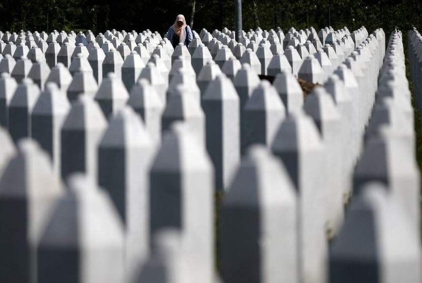 Monumen kuburan masal Muslim Bosnia di Srebrenica.