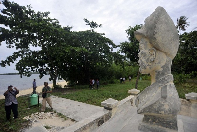 Monument of General Douglas Mc Arthur in Zum Zum Island, Morotai.   