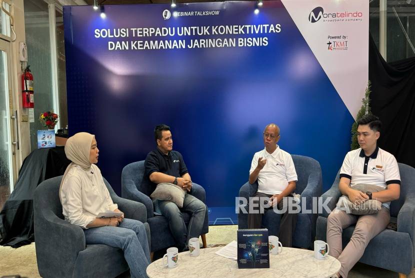 Moratelindo dan TKMT melalui webinar mendorong pelaku bisnis mulai membangun sistem jaringan yang cepat, andal, serta aman. 