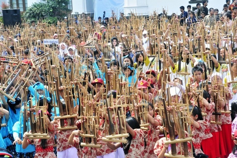 More than 2000 people play angklung, traditional musical instrument from West Java, on November 18, 2012 or known as Anglung Day, in Bandung, West Java. (illustration)