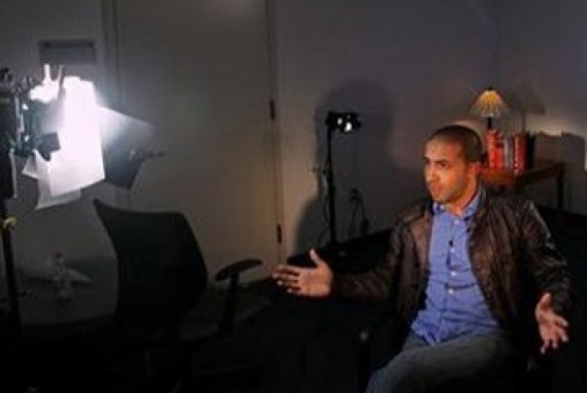 Mosab Hassan Yousef berbicara dalam sebuah wawancara televisi di New York pada bulan Maret lalu.