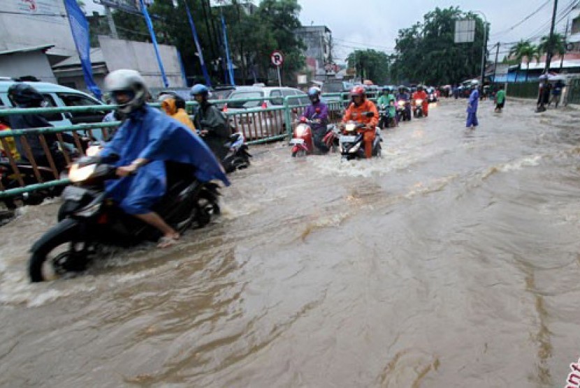 Jalan Raya Parakan-Ngadirejo Temanggung Tergenang Banjir (ilustrasi).