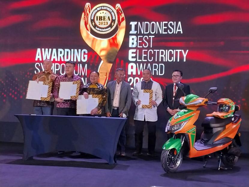 E Trans meresmikan kerja sama dengan Greentech Elektrik Automotif, perusahaan sepeda dan motor listrik Tanah Air. Kerja sama tersebut ditandai dengan penandatangan MOU di acara Indonesia Best Electricity Award (IBEA) 2023 yang berlangsung di Hotel Bidakara, Jakarta Rabu (22/02/2023). (ilustrasi). 