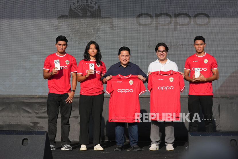 MoU antara PSSI dengan perusahaan elektronik dan seluler, Oppo sebagai Official Smartphone Partner untuk Timnas di Nusa Dua, Bali, Sabtu (23/11)