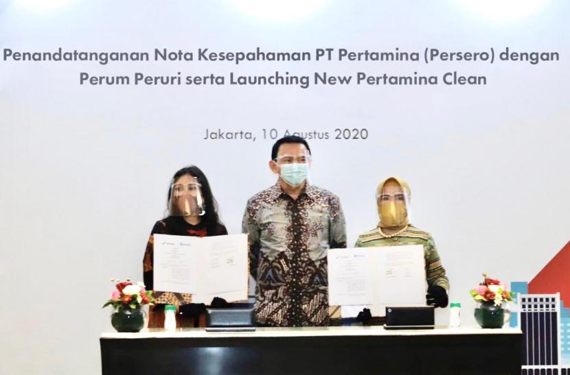 MoU antara PT Pertamina (Persero) dengan Perum Peruri yang ditandatangani langsung oleh Direktur Utama PT Pertamina (Persero), Nicke Widyawati dan Direktur Utama Perum Peruri, Dwina Septiani, di Jakarta, Senin (10/8). 